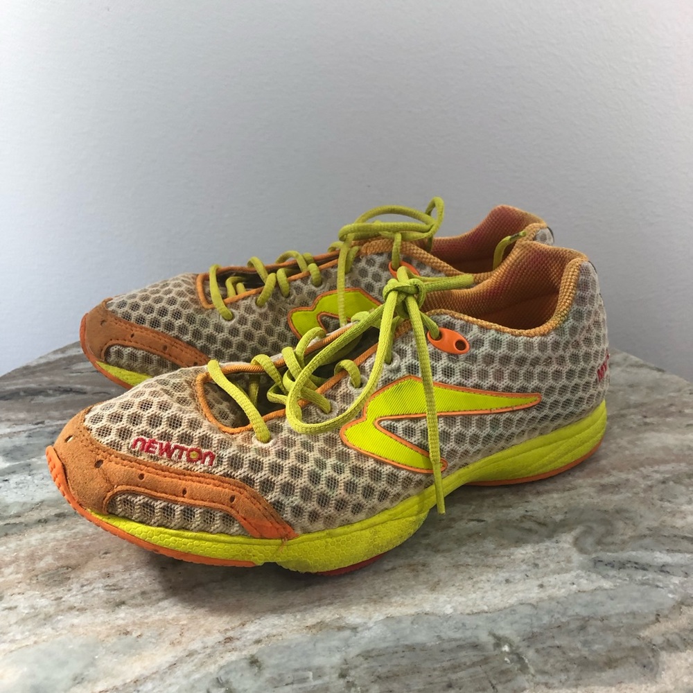 3/$25 👑 Newton Speedracers size 8.5 yellow shoes
